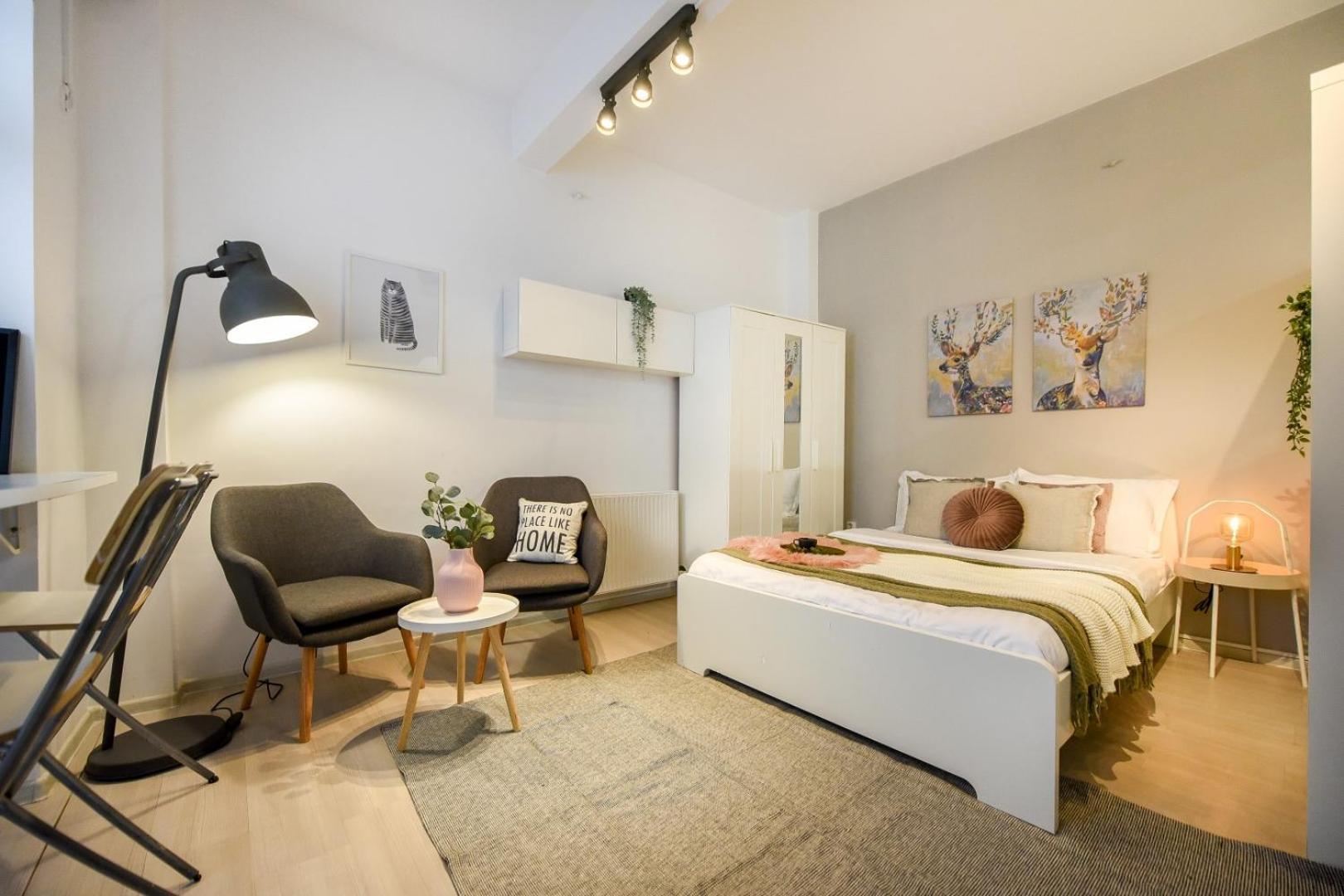 Bucharest's Heartbeat - Cozy On Smardan Street Apartment *